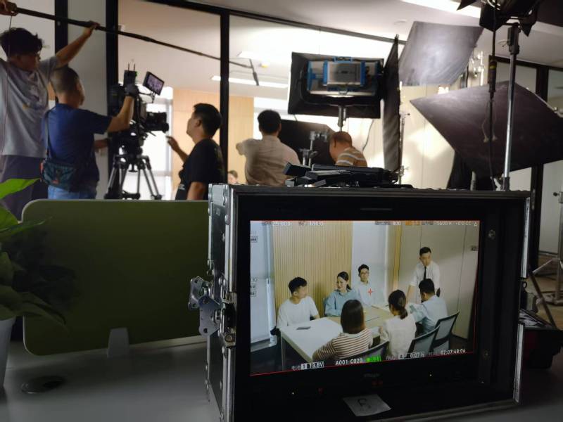 杏花岭区TVC拍摄公司：科技产品视觉化大师，诠释未来感与功能美学